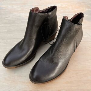 NWT KENZIE Ghita Boots Black Women's 9 Short Ankle Classic Staple Capsule